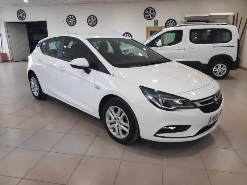 Opel Astra 1.6 CDTi S/S 110 CV Selective Opel Astra 1.6 CDTi S/S 110 CV Selective