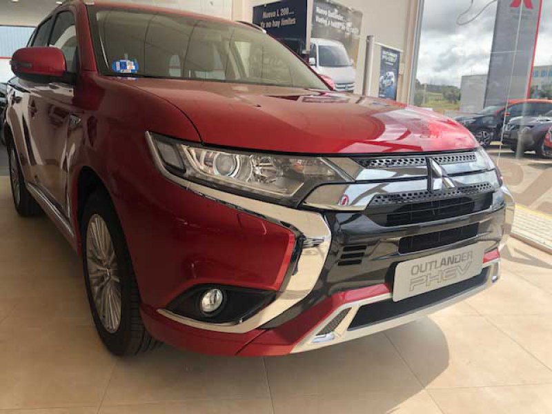 Mitsubishi Outlander 2.4 PHEV Auto 4WD Motion Mitsubishi Outlander 2.4 PHEV Auto 4WD Motion