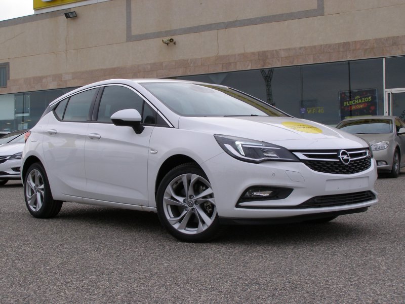 Opel Astra 1.6 CDTi 110 CV Dynamic Opel Astra 1.6 CDTi 110 CV Dynamic