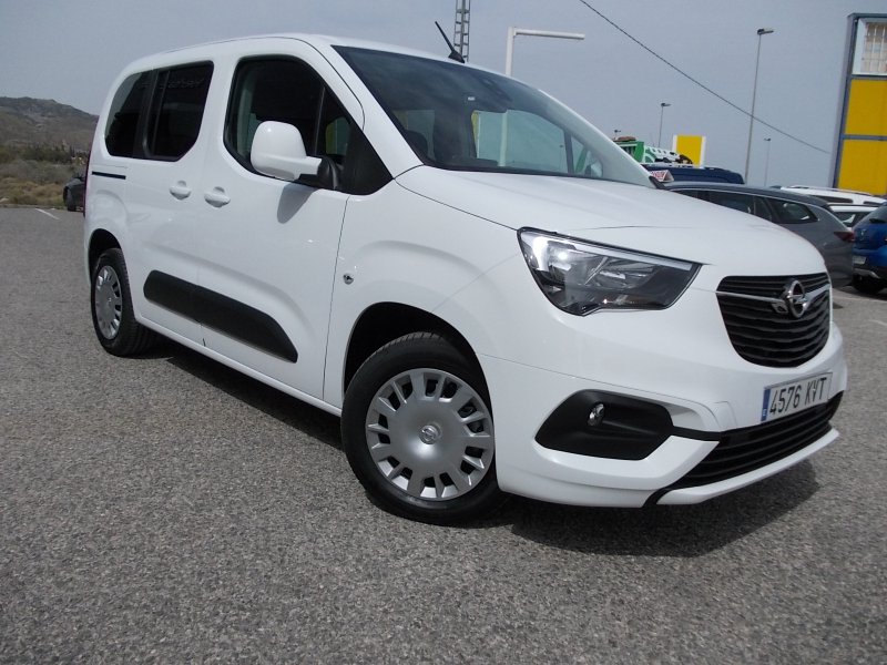 Opel Combo Life 1.5 TD 75kW (100CV) S/S L Selective Opel Combo Life 1.5 TD 75kW (100CV) S/S L Selective