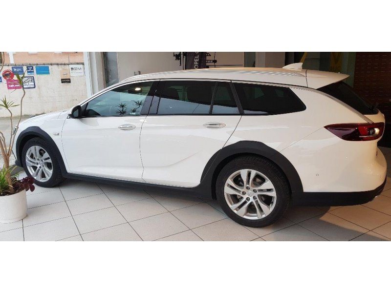 Opel Insignia CT 2.0 CDTi Turbo D Auto Country Tourer Opel Insignia CT 2.0 CDTi Turbo D Auto Country Tourer