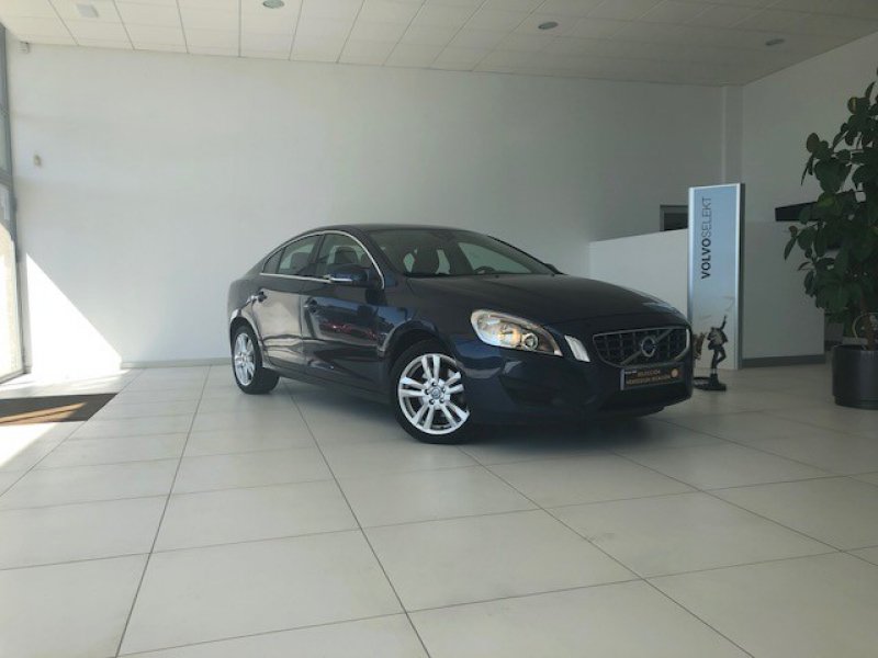 Volvo S60 2.0 D3 Momentum Volvo S60 2.0 D3 Momentum