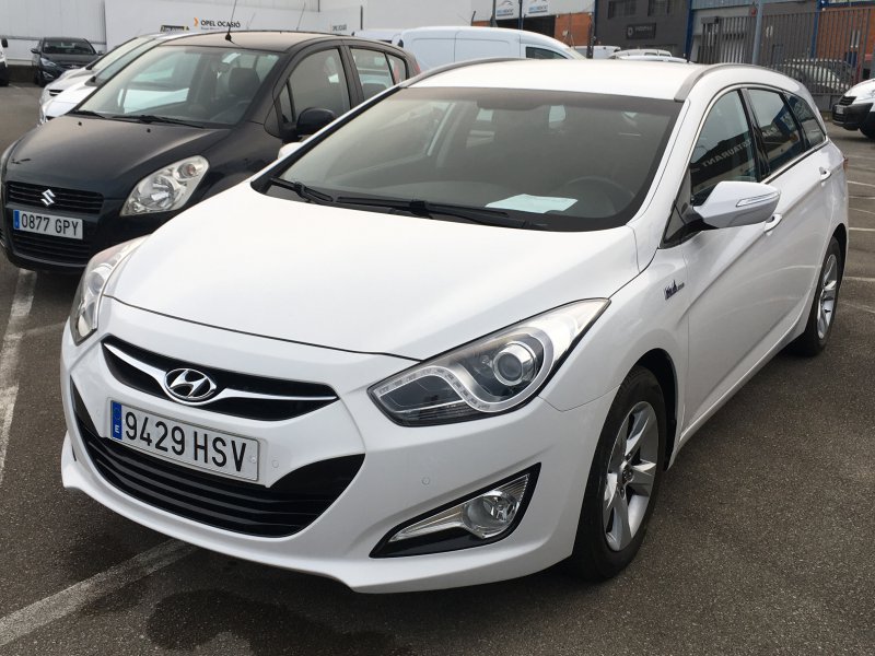 Hyundai i40 CW 1.7 CRDi GLS 115cv Bluedrive Hyundai i40 CW 1.7 CRDi GLS 115cv Bluedrive