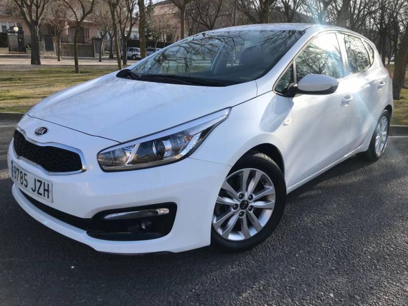 KIA cee'd 1.4 CRDi WGT 66kW (90CV) Business KIA cee'd 1.4 CRDi WGT 66kW (90CV) Business