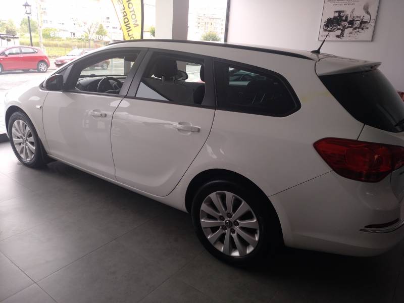 Opel Astra 1.7 CDTi S/S 110 CV ST Selective Opel Astra 1.7 CDTi S/S 110 CV ST Selective
