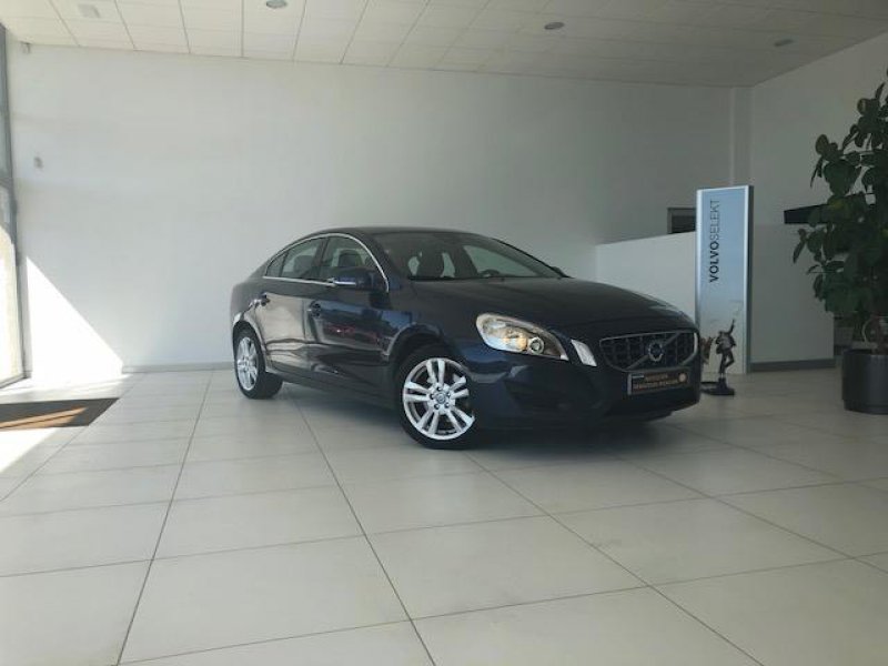 Volvo S60 2.0 D3 Momentum Volvo S60 2.0 D3 Momentum