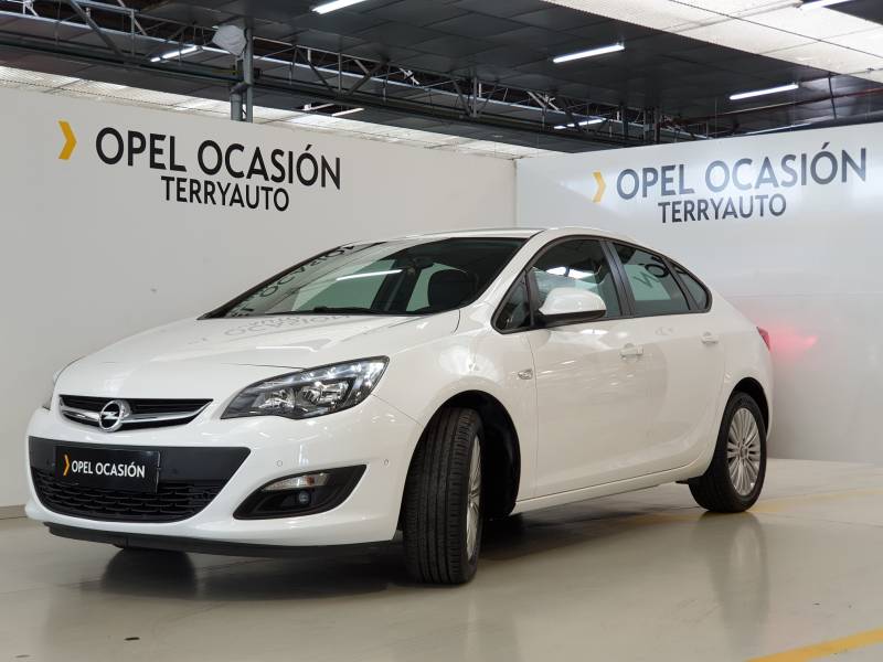 Opel Astra Sedán 16 cdti 110cv selective Opel Astra Sedán 16 cdti 110cv selective